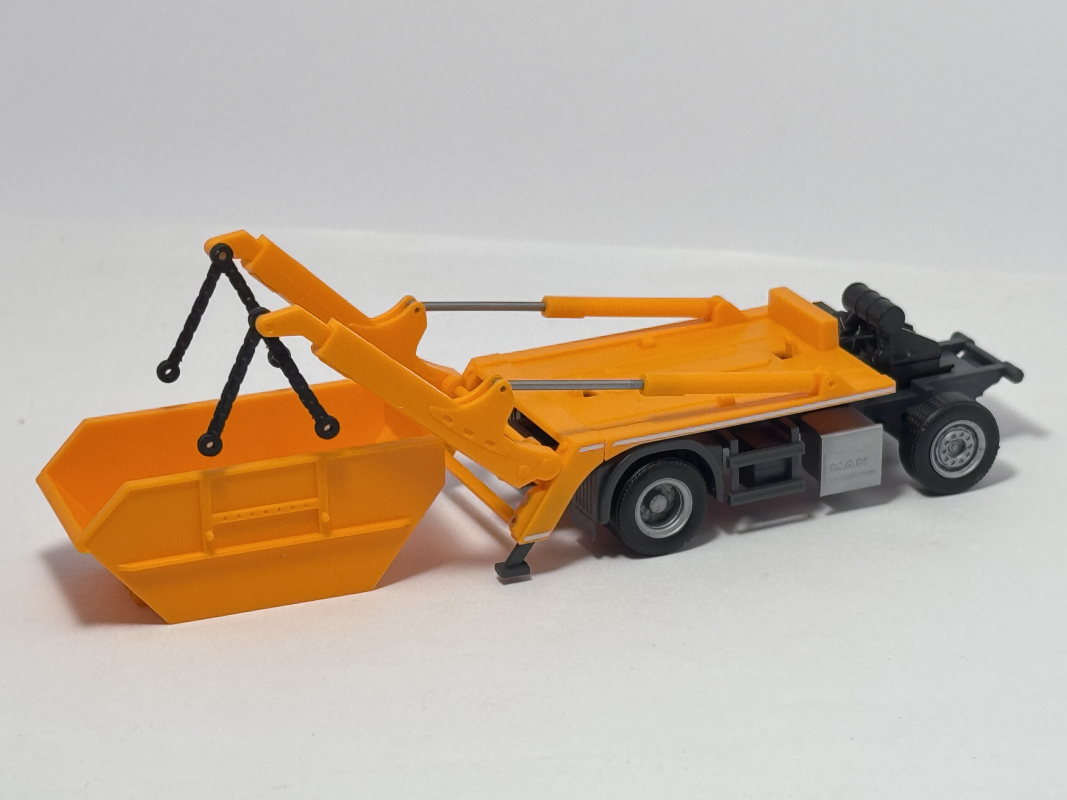 Absetzkipper Fahrgestell MAN 2a mit Mulde, kommunalorange Herpa