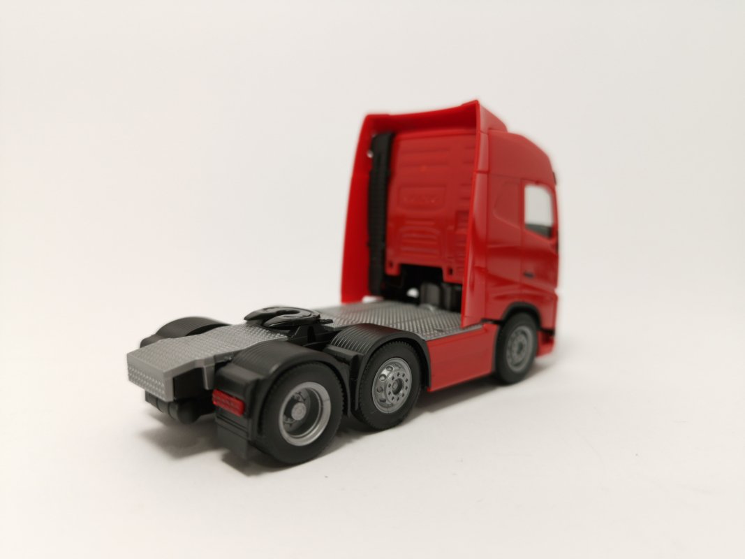 305792  Volvo FH GL 6x2 Zugmaschine mit Lampenbügel und zwei Rundumleuchten, rot