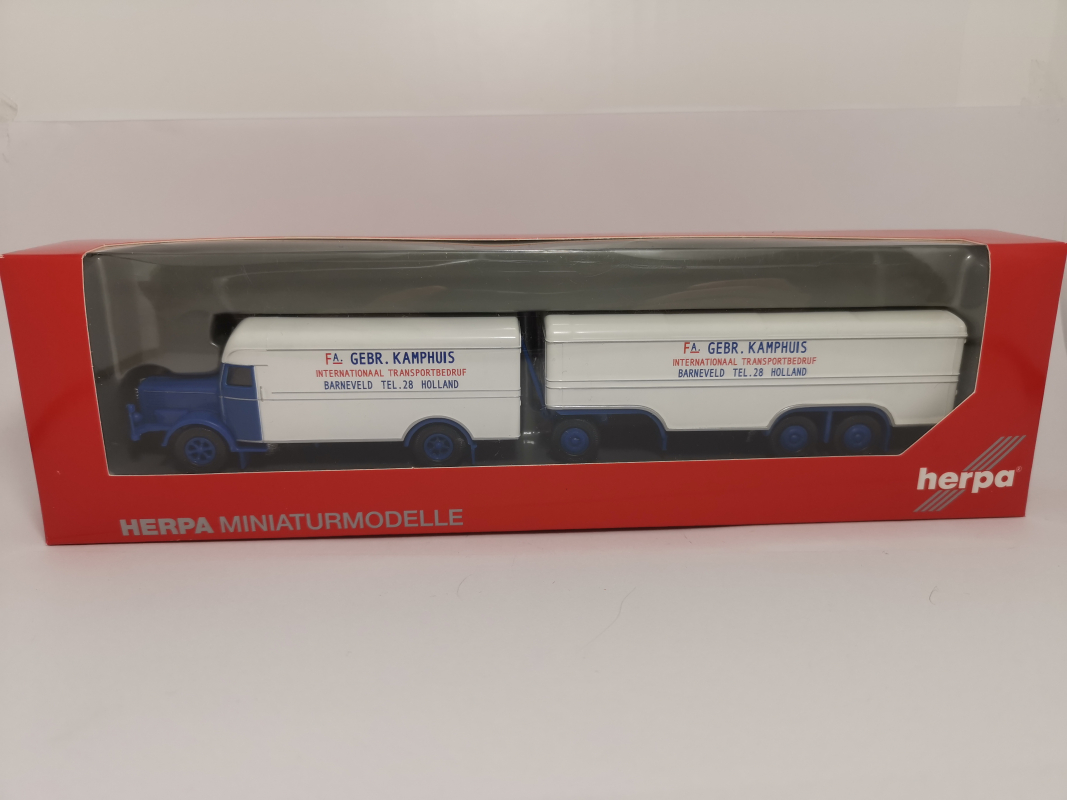 306638 Büssing 8000 Koffer-Hängerzug "Kamphuis" (NL) Herpa