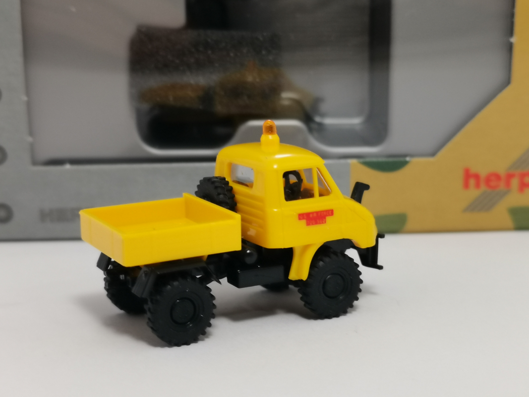 746502  Unimog U 411 Pritsche "US Air Force Berlin" (In Kooperation mit Brekina) Herpa