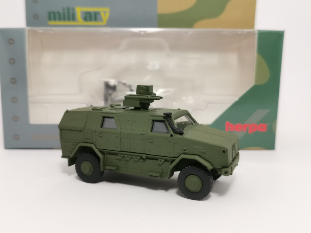 746168 ATF Dingo mit FLW 100, undekoriert Herpa