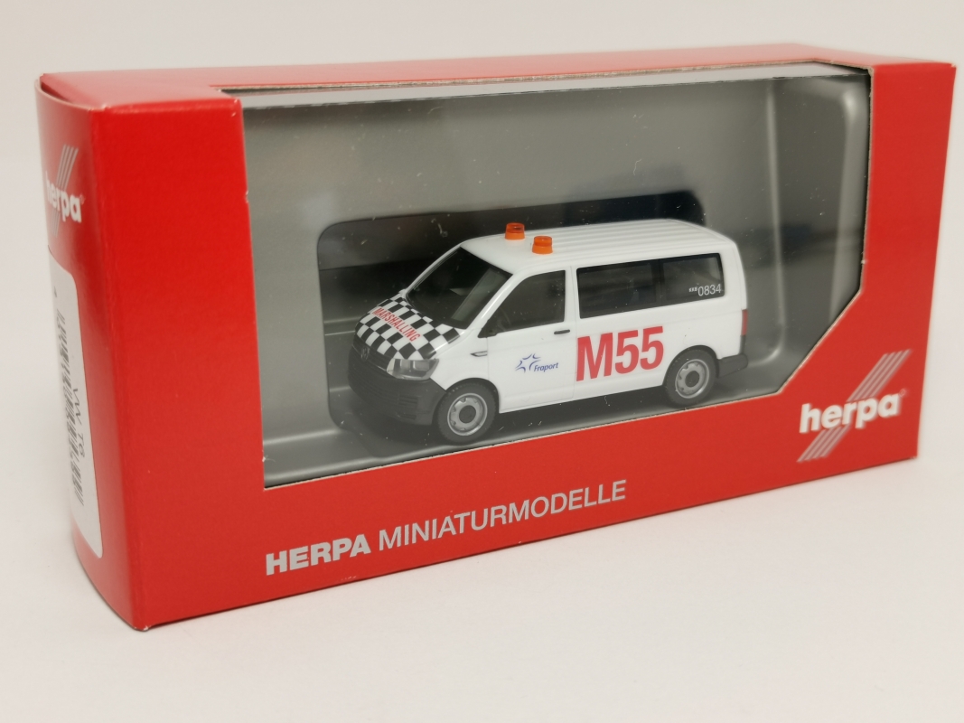 094399  VW T6 Multivan "Fraport Marshalling" Herpa