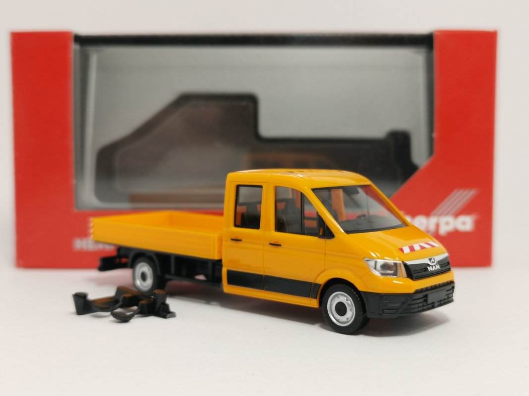 093453 MAN TGE Doppelkabine mit Pritsche, kommunalorange Herpa