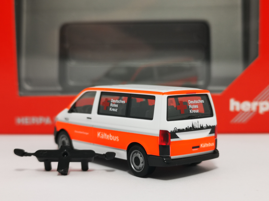 093859  VW T6 Bus "DRK Stuttgart / Kältebus" Herpa