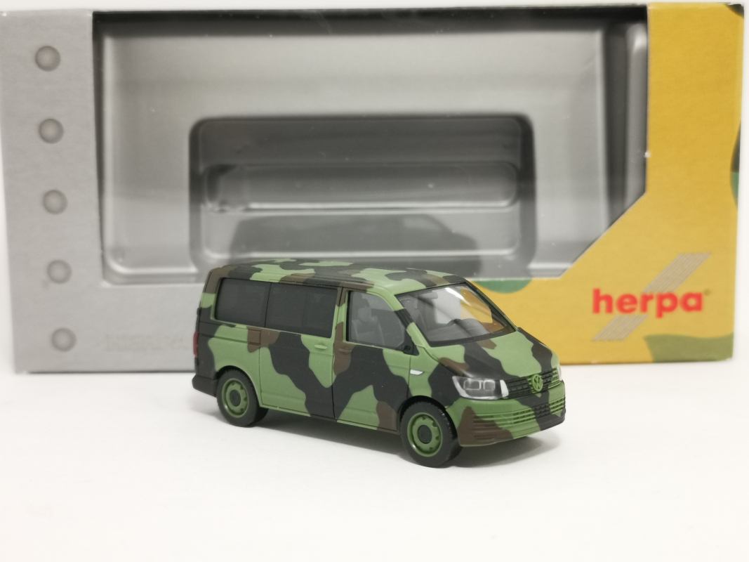 700702 VW T6 Bus Flecktarn "Bundeswehr" Herpa