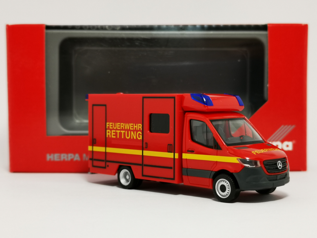 095037 Mercedes-Benz Sprinter Fahrtec RTW "Feuerwehr" Herpa