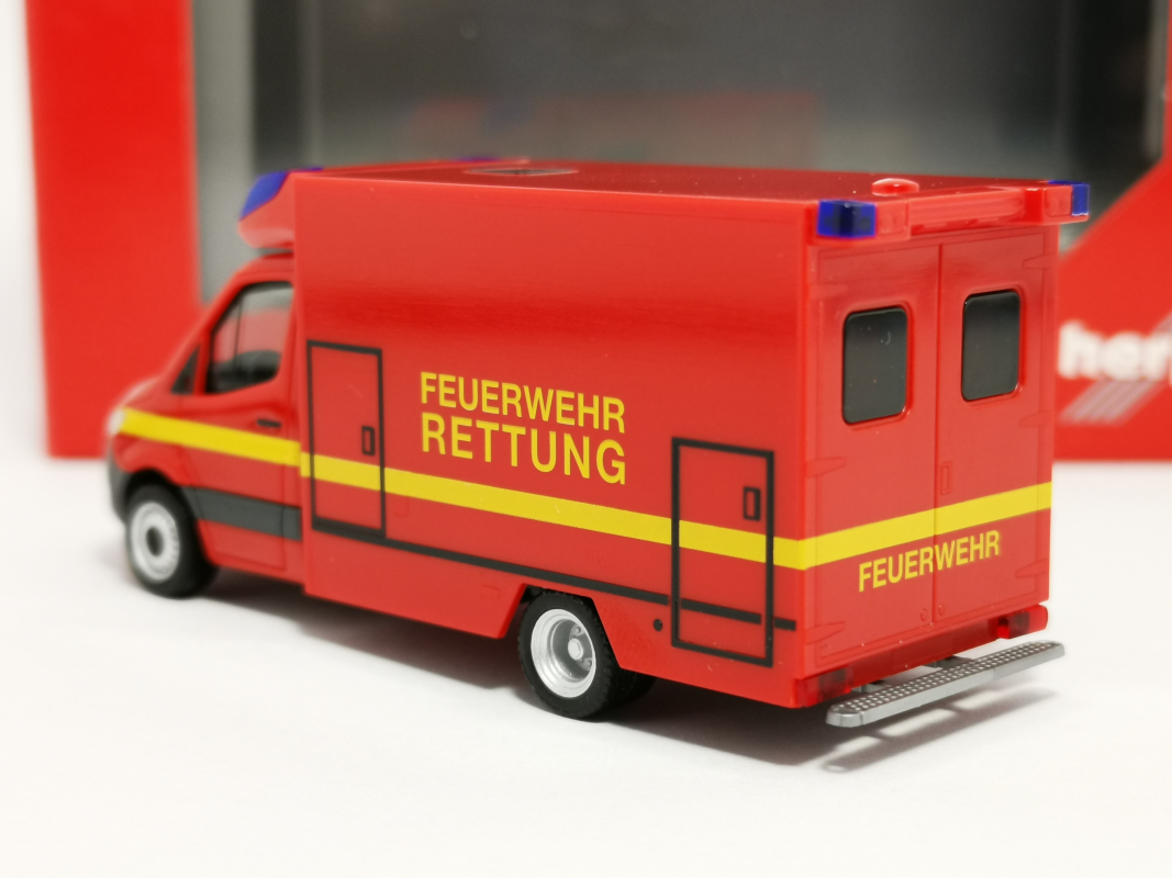 095037 Mercedes-Benz Sprinter Fahrtec RTW "Feuerwehr" Herpa