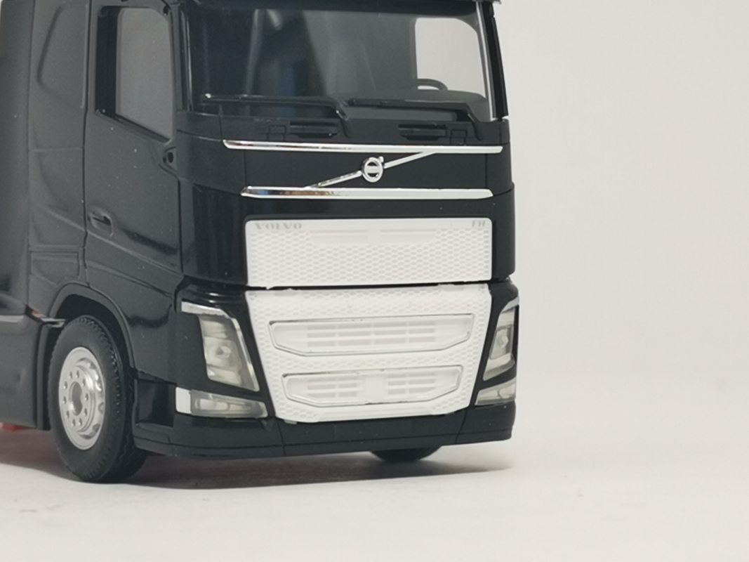 Preview: Grill mit Reflektor Leiste für Volvo FH´13 3-teilig weiß Herpa C294