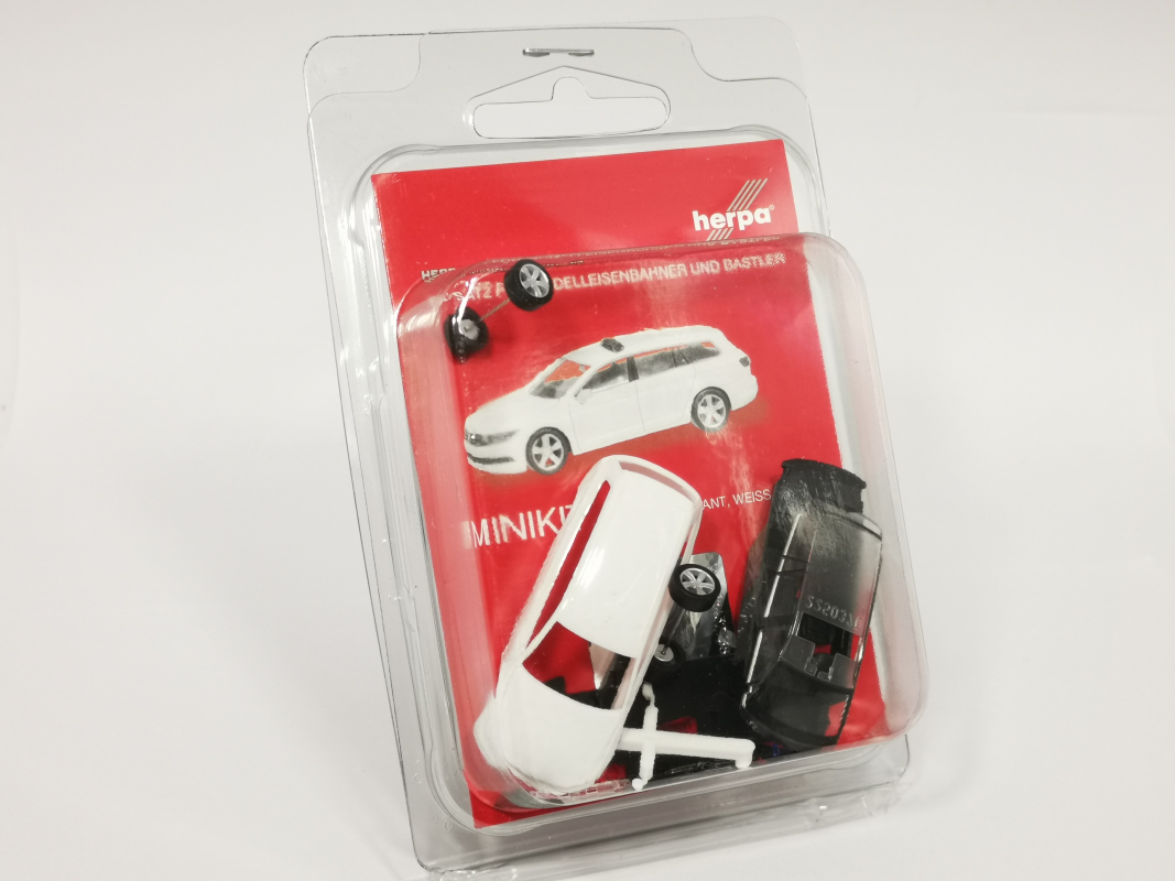 013772 Minikit: VW Passat Variant, weiß Herpa