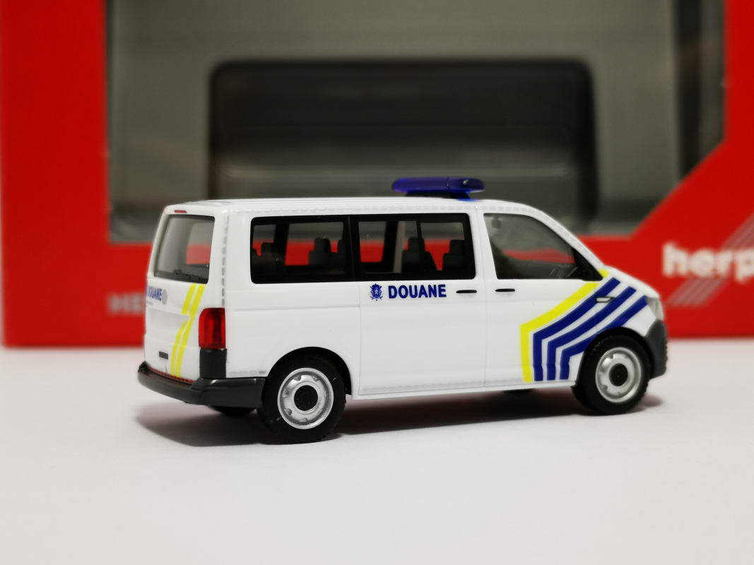 095396 VW T6 Bus "Zoll Belgien / Douane" Herpa