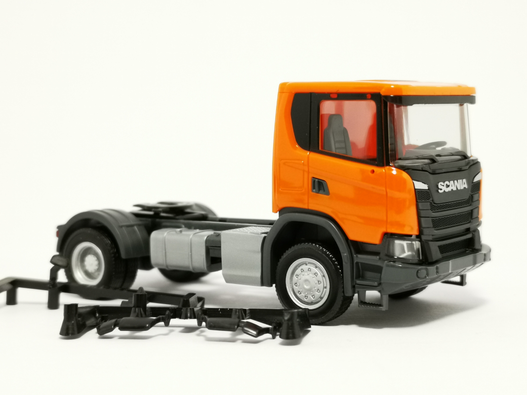 309776 Scania CG 17 4x4 Zugmaschine, orange Herpa/SALE