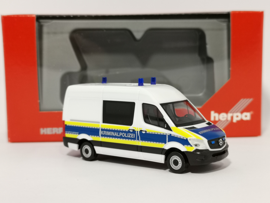 095563 Mercedes-Benz Sprinter 13 Halbbus „Kriminalpolizei Brandenburg“ Herpa