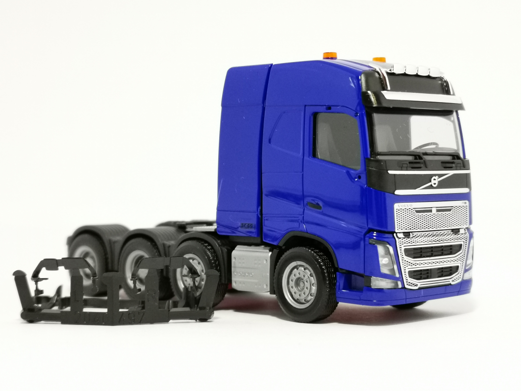 304788 Volvo FH Gl. XL Schwerlastzugmaschine, blau 005 Herpa