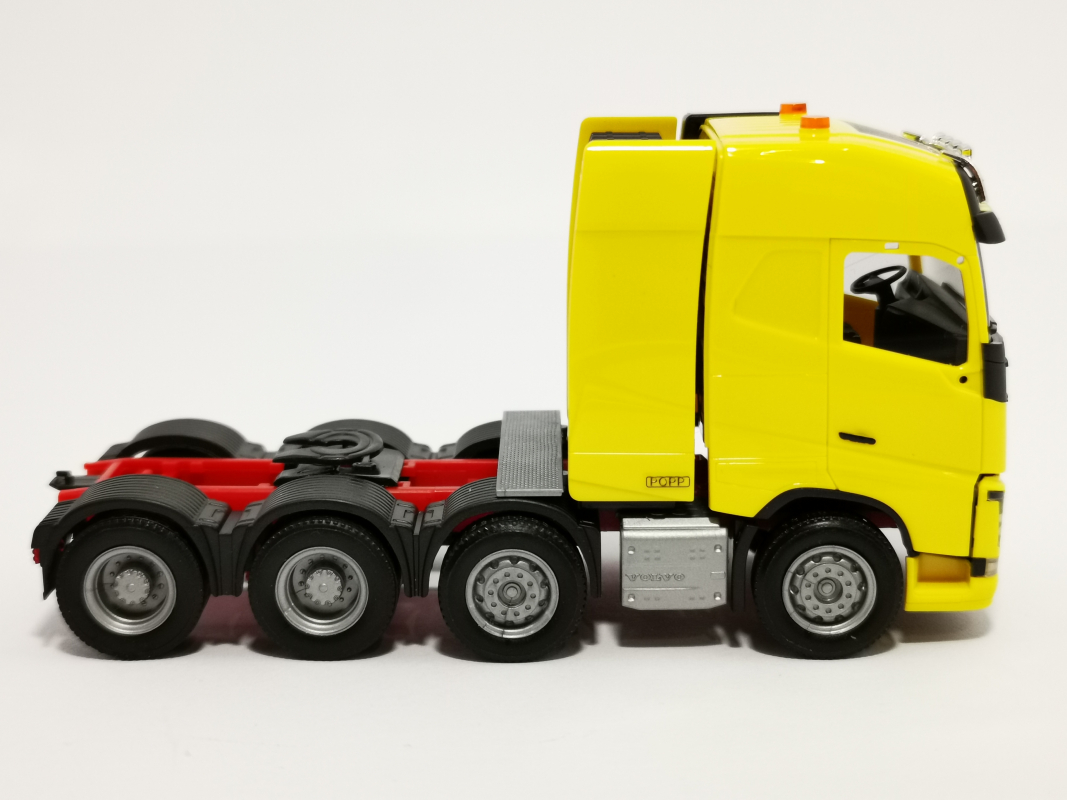 Preview: 304788-004  Volvo FH 16 Gl. Schwerlast-Zugmaschine, verkehrsgelb Herpa