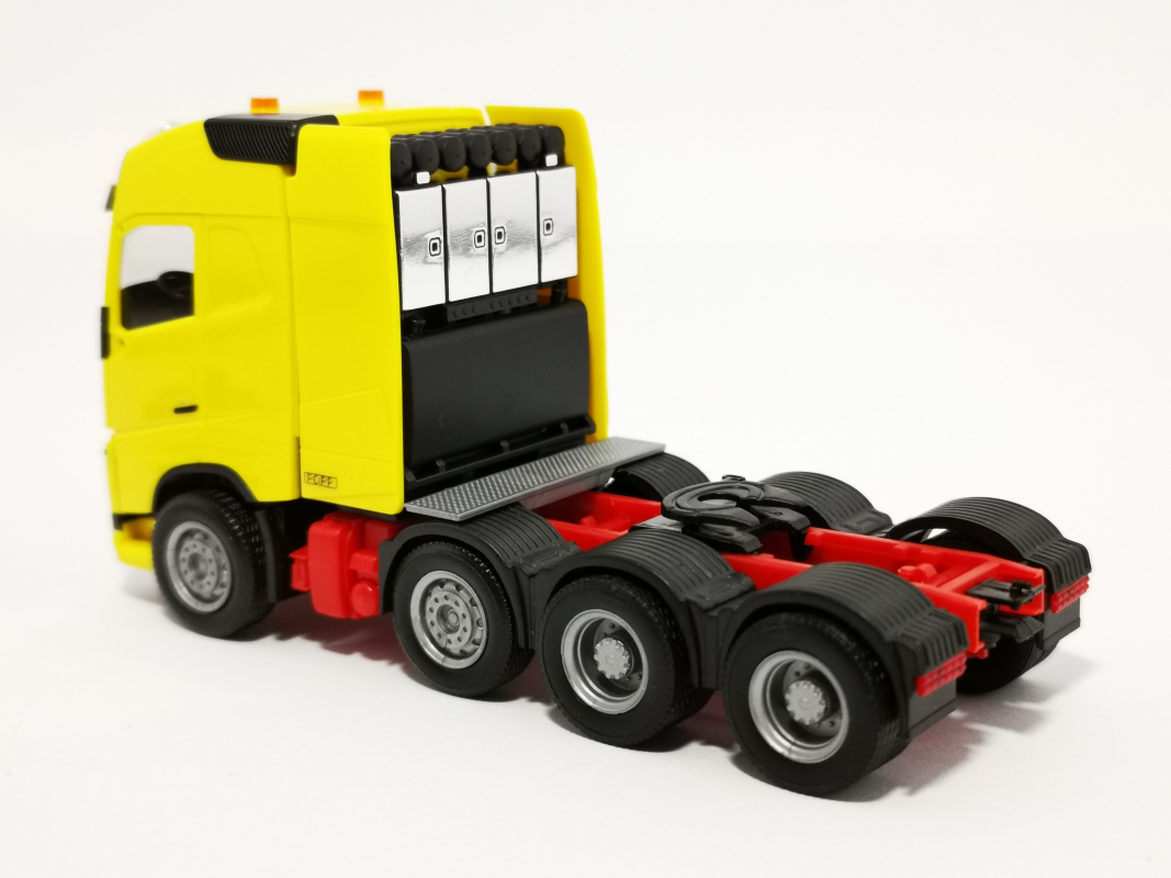 Preview: 304788-004  Volvo FH 16 Gl. Schwerlast-Zugmaschine, verkehrsgelb Herpa