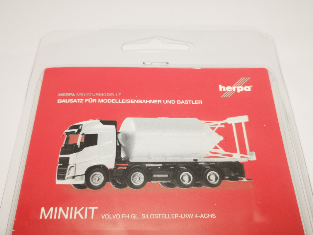 013604 Volvo FH Gl. Silosteller-LKW 4-achs, weiß Herpa -