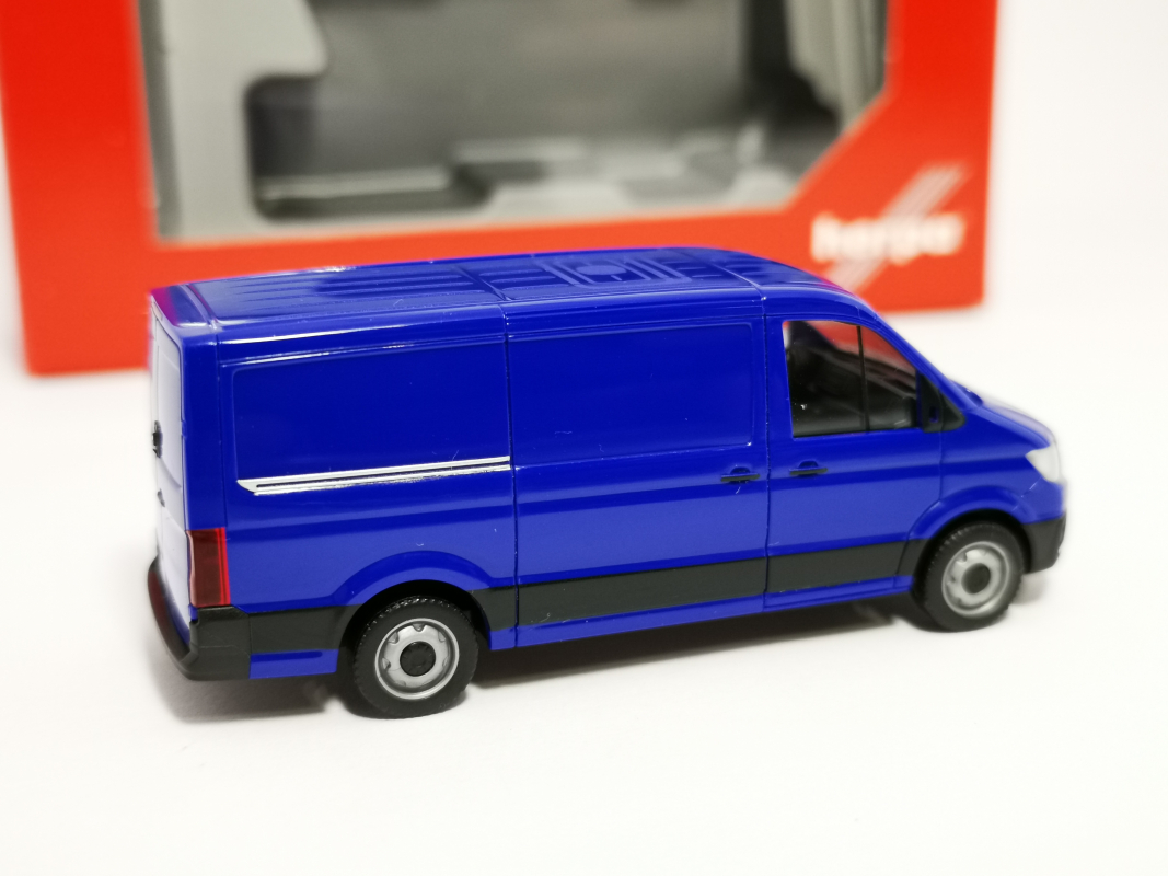 095853 MAN TGE Kasten Flachdach, ultramarinblau Herpa