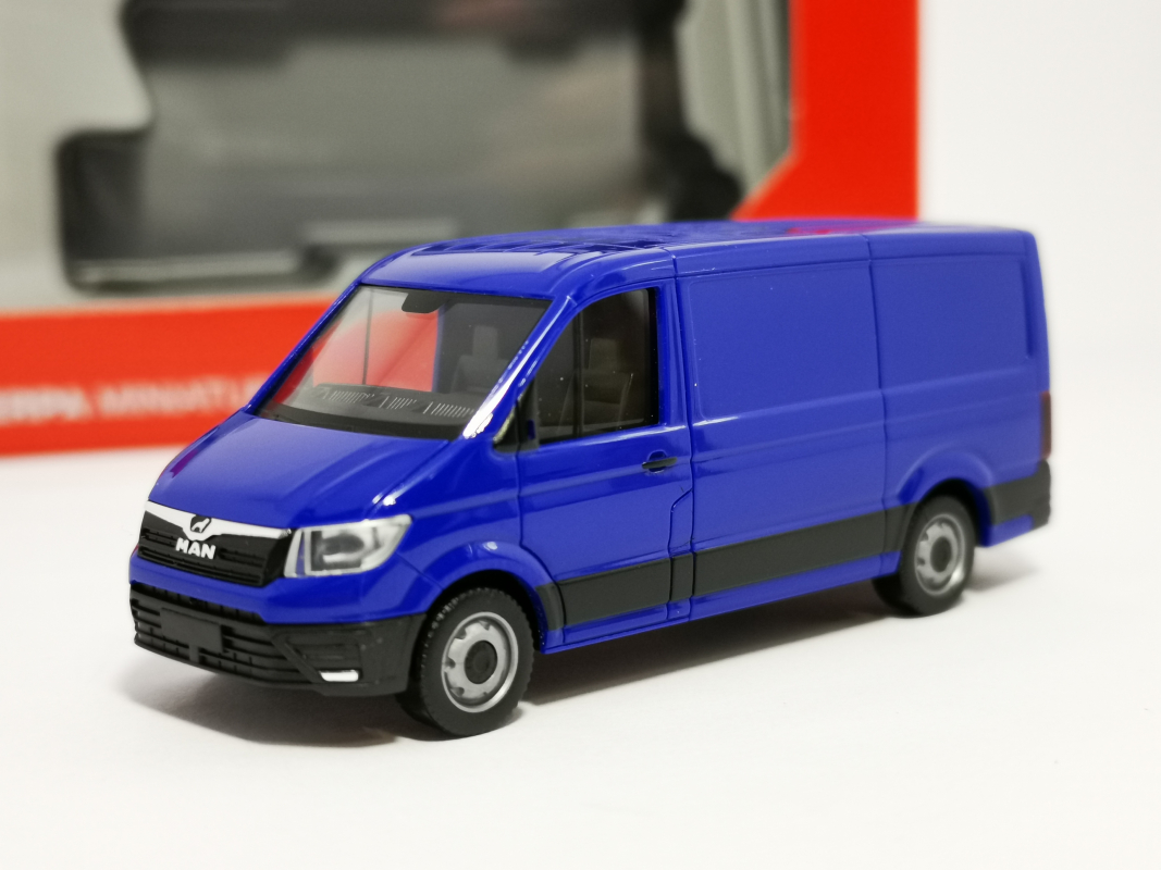 095853 MAN TGE Kasten Flachdach, ultramarinblau Herpa