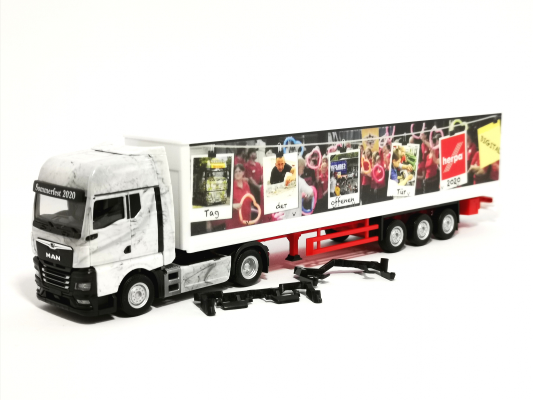 941273 MAN TGX GX Gardinenplanen Sz "Sommerfest 2020" Herpa