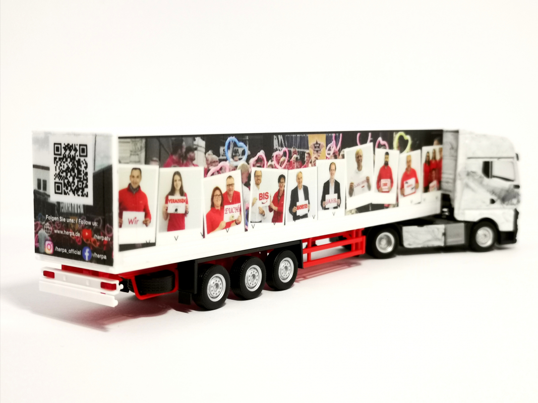 941273 MAN TGX GX Gardinenplanen Sz "Sommerfest 2020" Herpa