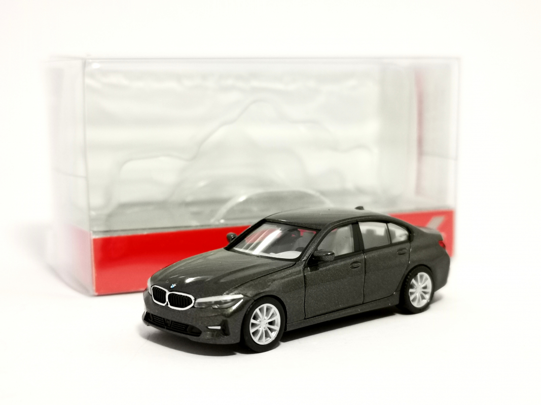 430791-002 BMW 3er Limousine, mineralgrau metallic Herpa