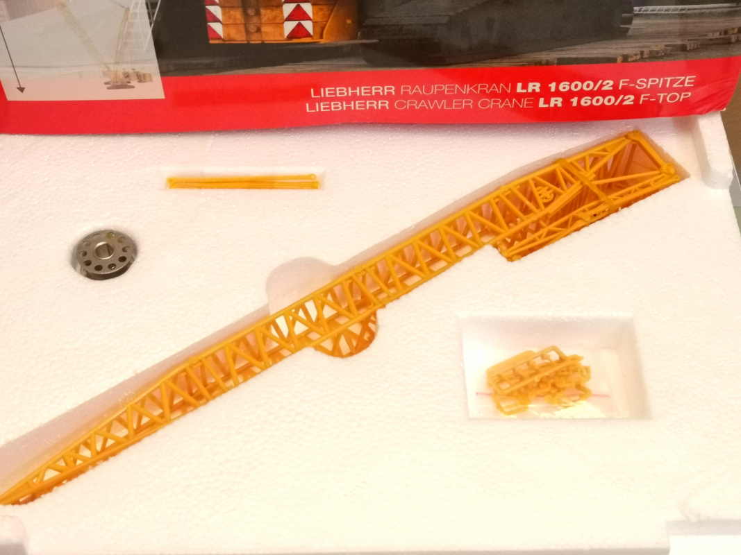 Preview: 307673 F-Spitze für Liebherr Raupenkran LR 1600/2, gelb Herpa