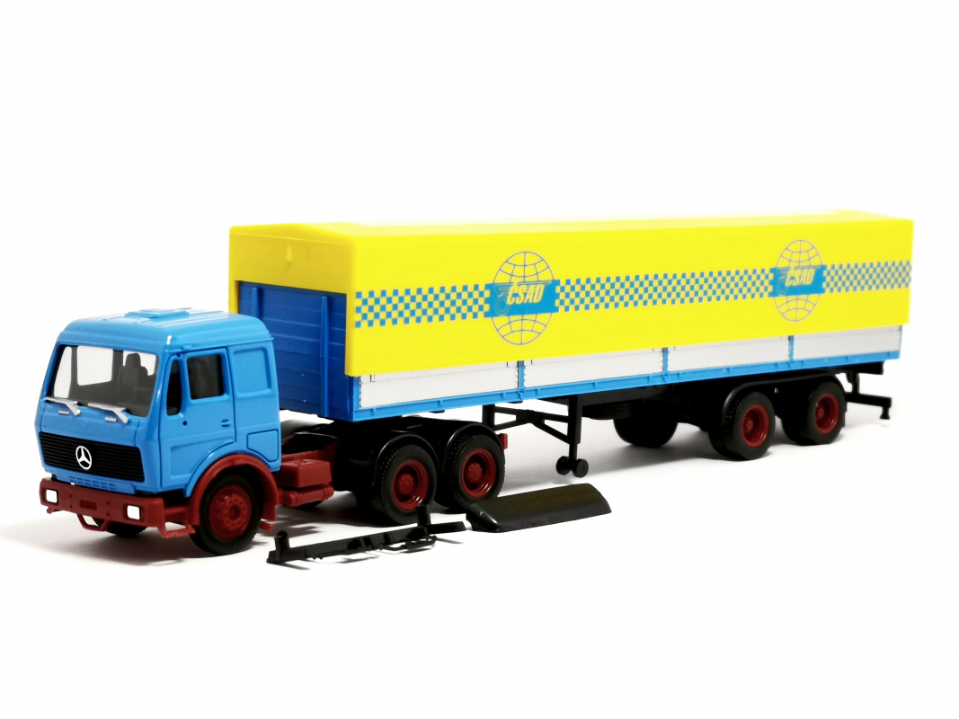 313124 Mercedes-Benz NG 6x4 Planen-Sattelzug „CSAD“ (Tschechien) Herpa