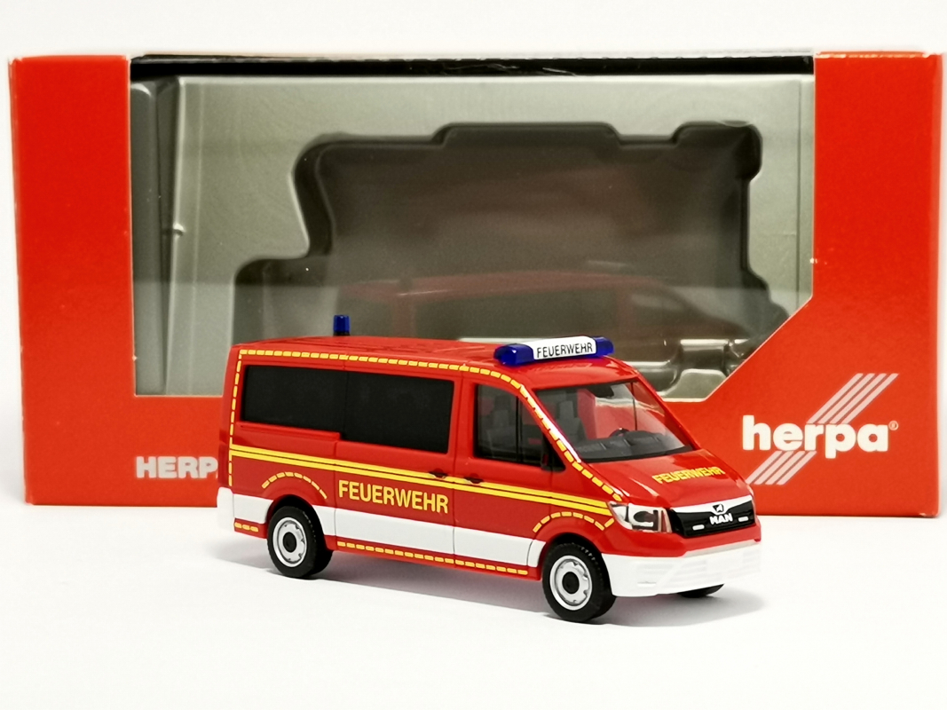 096225 MAN TGE Bus FD MTW Feuerwehr Herpa