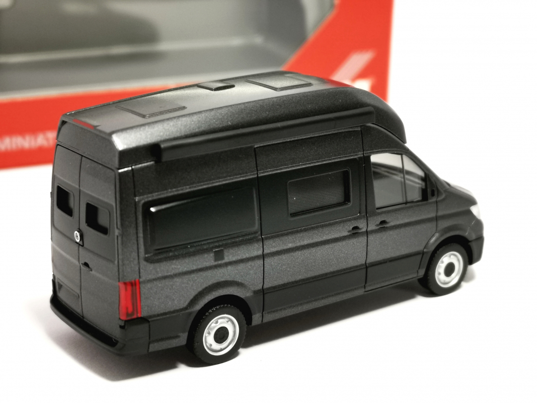 096324 VW Crafter Grand California 600, indiumgrau-metallic Herpa