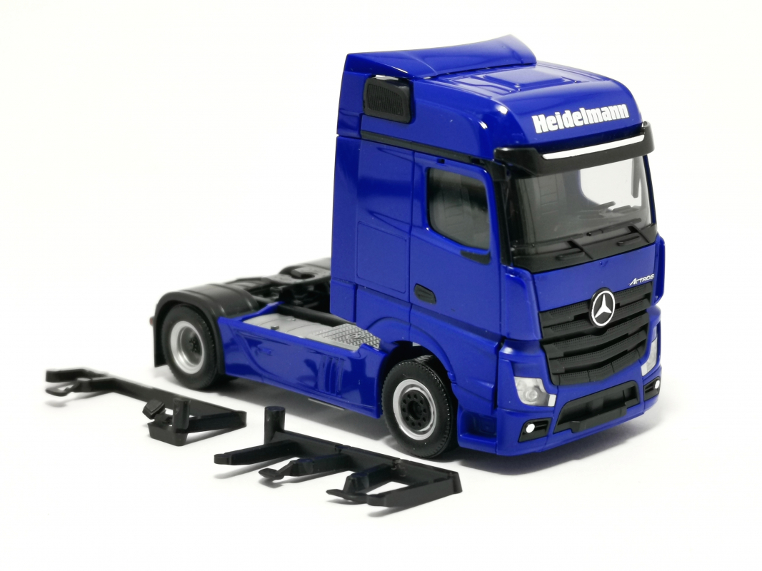 Mb Actros´11 Zugmaschine "Heidelmann Kühllogistik" Herpa