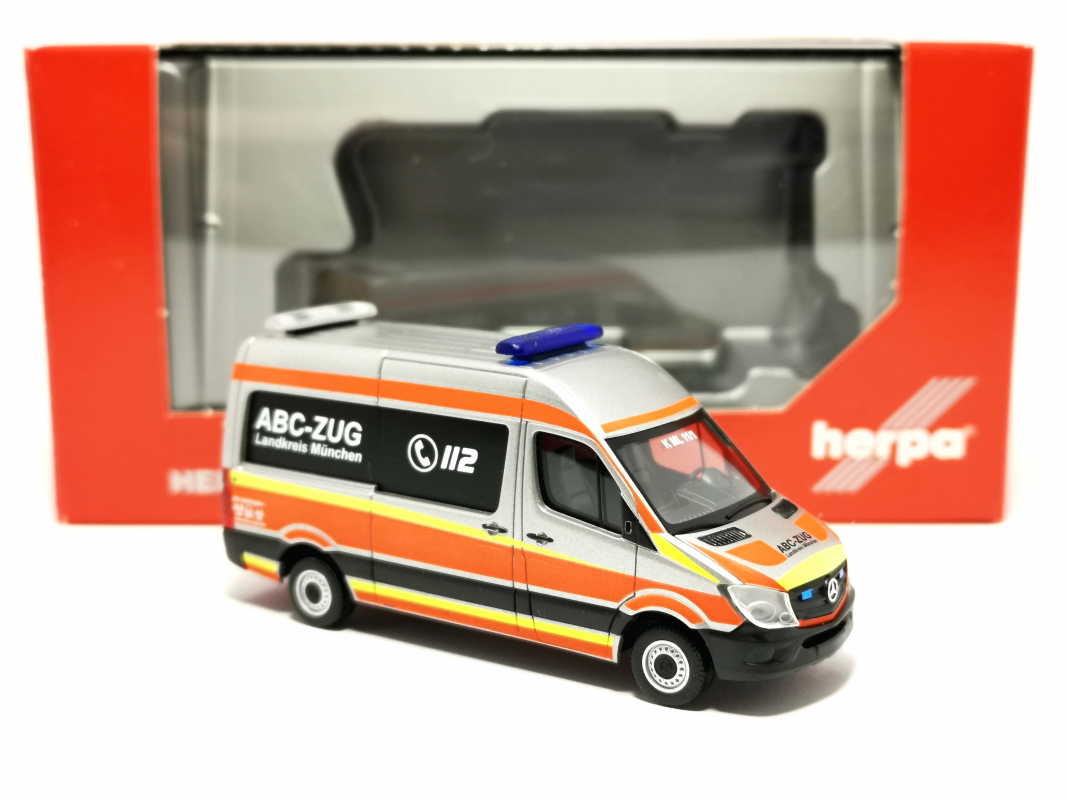 096379 Mercedes-Benz Sprinter `13 Bus HD „ABC-Zug Landkreis München“ Herpa