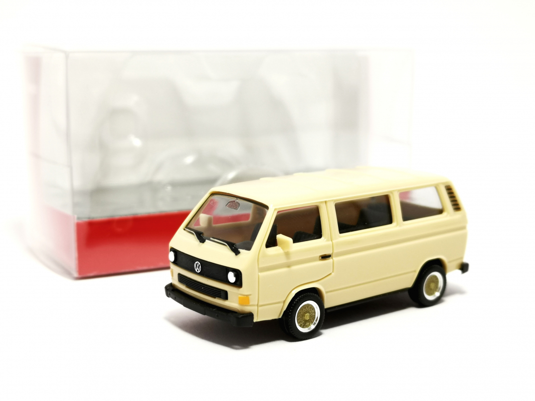 420914-002 VW T3 Bus mit BBS-Felgen, beige Herpa
