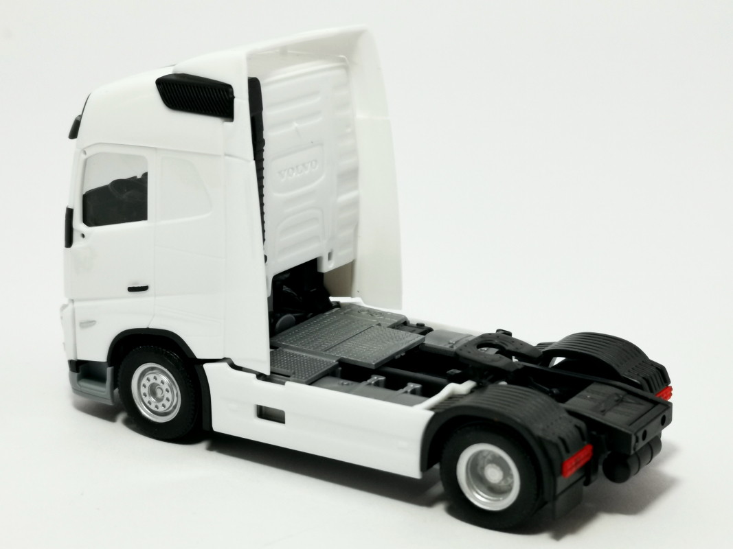 Preview: 313605 Volvo FH Gl. 2020 Basic Zugmaschine, weiß Herpa