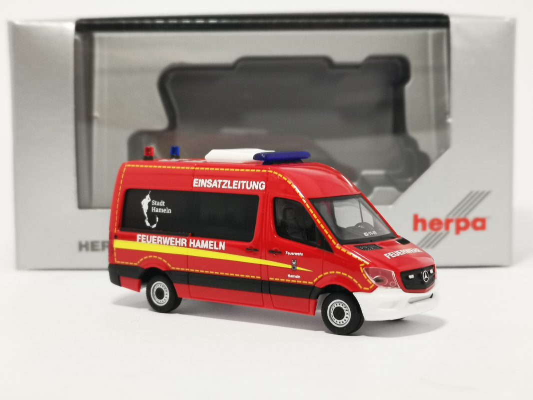 939720 Mb Sprinter´13 "Feuerwehr Hameln" Herpa/SALE
