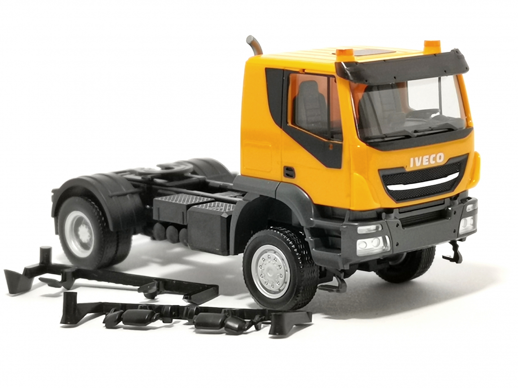 Iveco Trakker Zugmaschine, kommunalorange Herpa