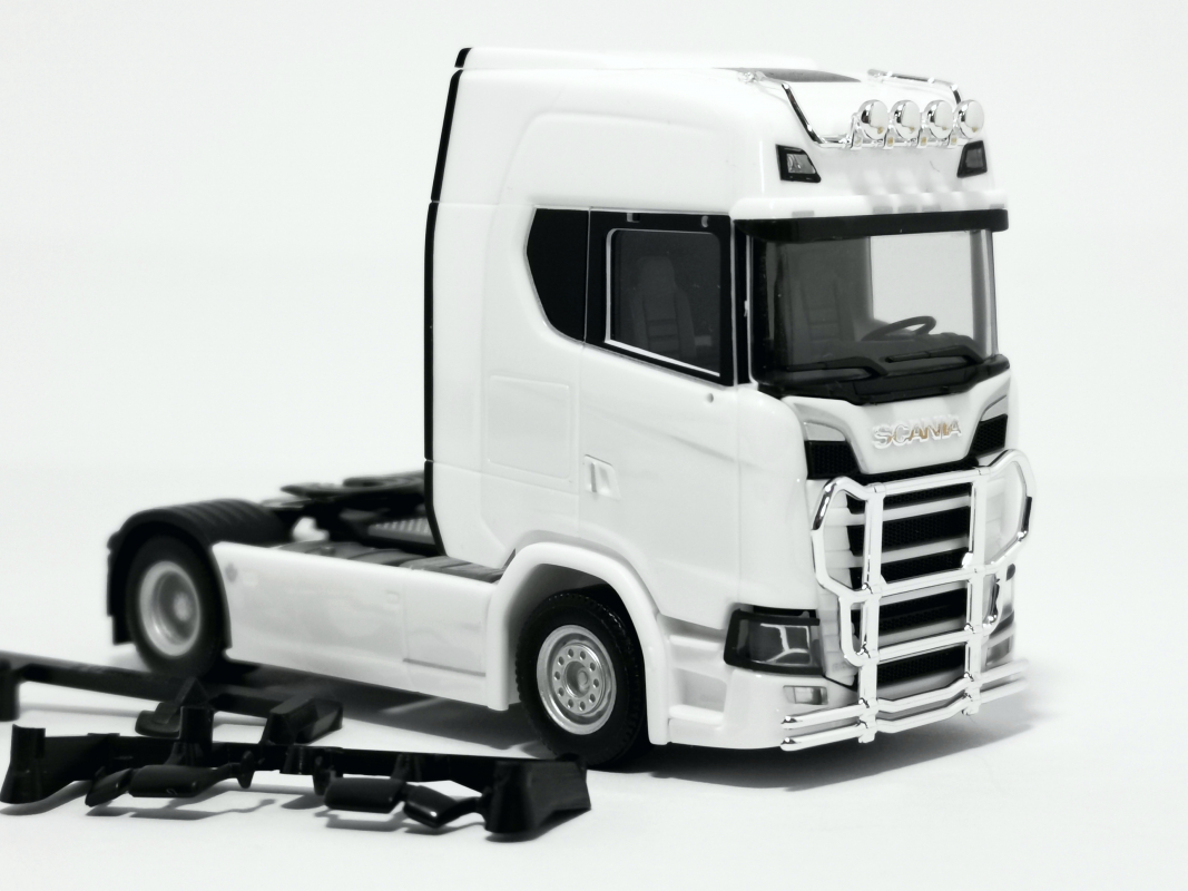 310116-002 Scania CS 20 HD mit Lampenbügel und Rammschutz, weiß Herpa