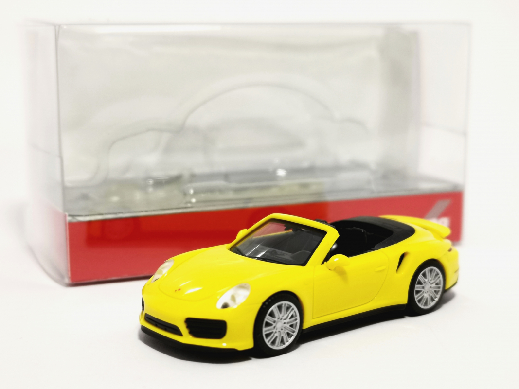 028929-002 Porsche 911 Turbo Cabriolet, racinggelb Herpa
