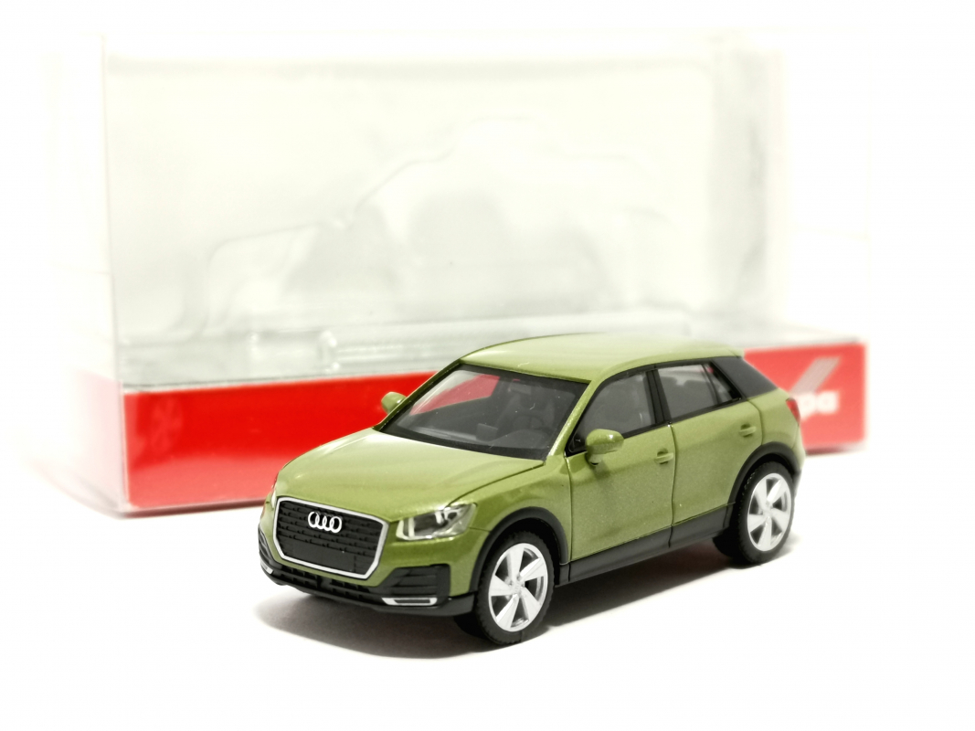 038676-004 Audi Q2, Apfelgrün Metallic	Herpa
