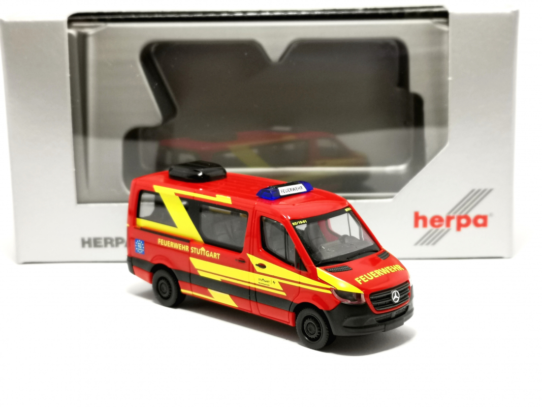 945141 MB Sprinter 18 FD "MTW Stuttgart" Herpa