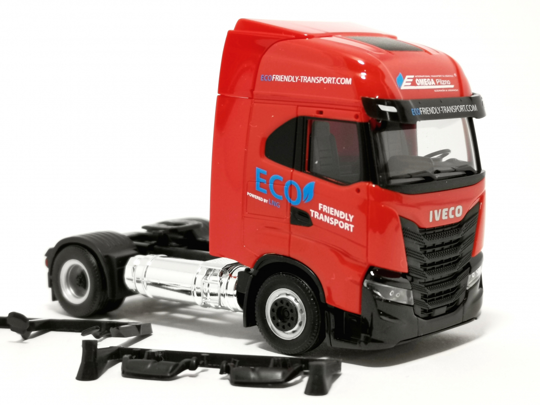 Iveco S-Way LNG Zugmaschine „Omega Pilzno“ (Polen/Pilzno) Herpa