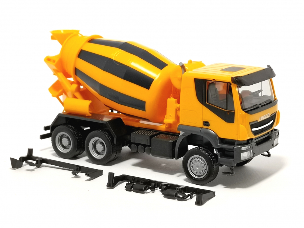 310000 Iveco Trakker 6x6 Betonmischer-LKW, orange Herpa