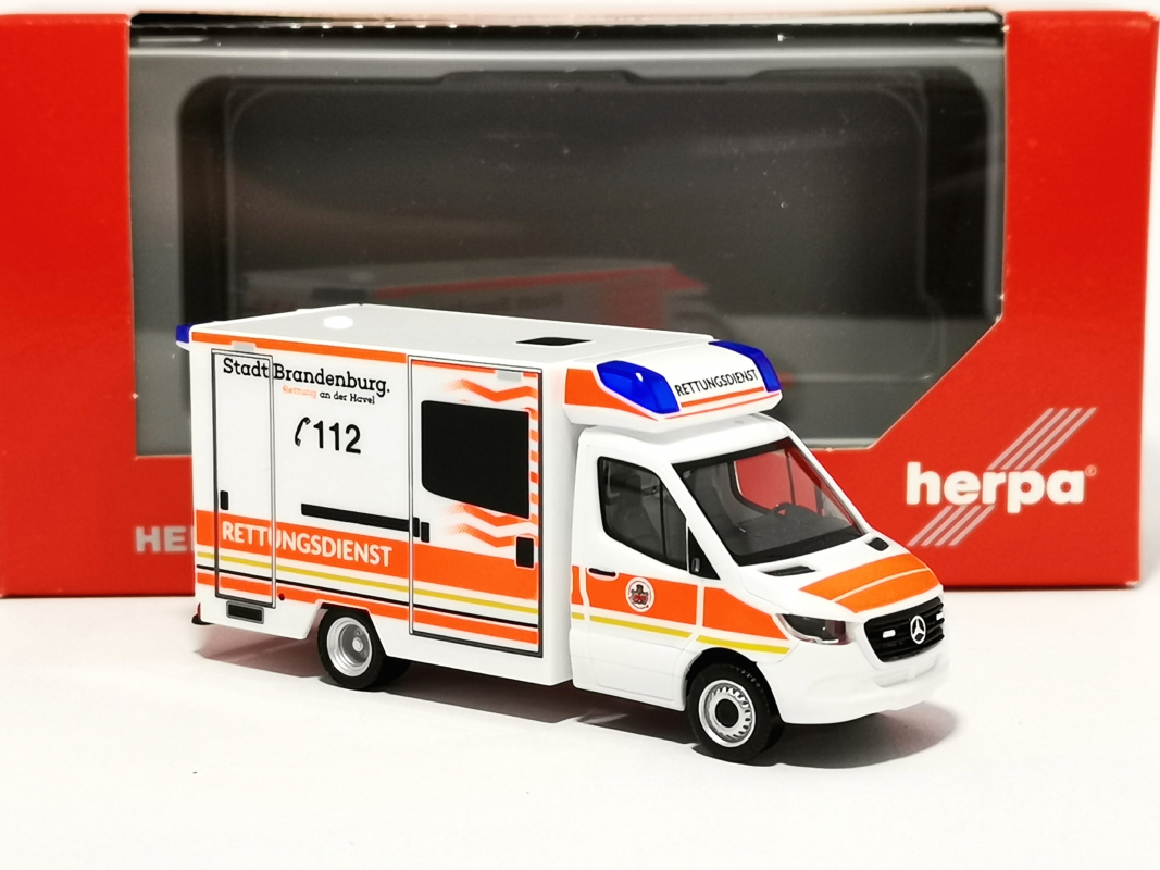 096591 Mercedes-Benz Sprinter ‘18 Fahrtec RTW „Rettungsdienst Brandenburg“	Herpa