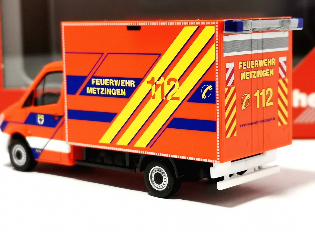 096690 Mercedes-Benz Sprinter `13 Koffer-LKW „Feuerwehr Metzingen“ Herpa