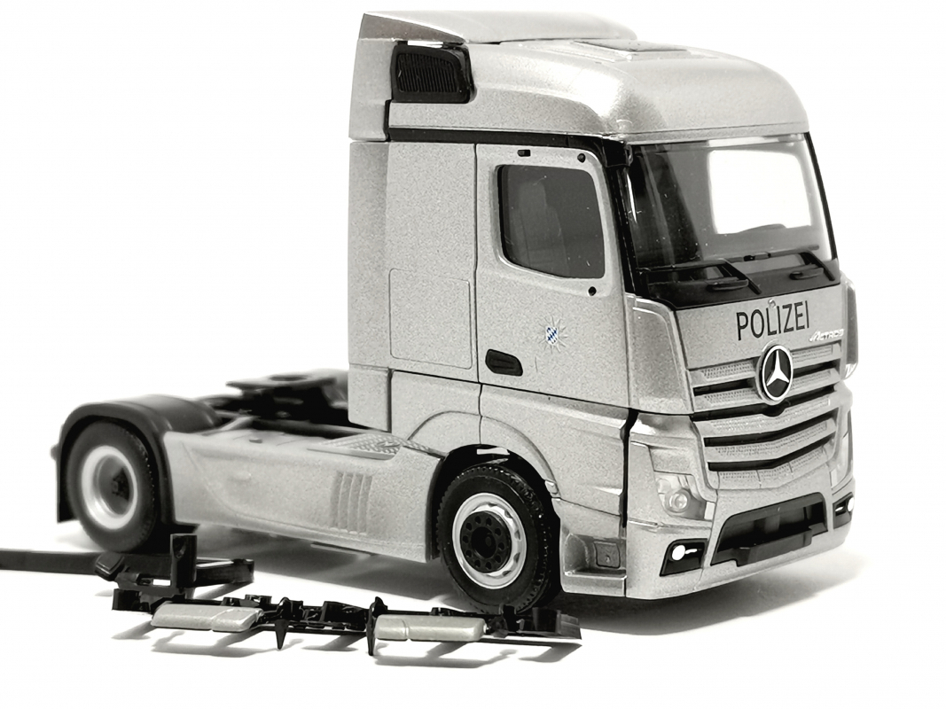 Mb Actros Streamspace 2.5 ohne Sonnenblende „Polizei Bayern“ Herpa