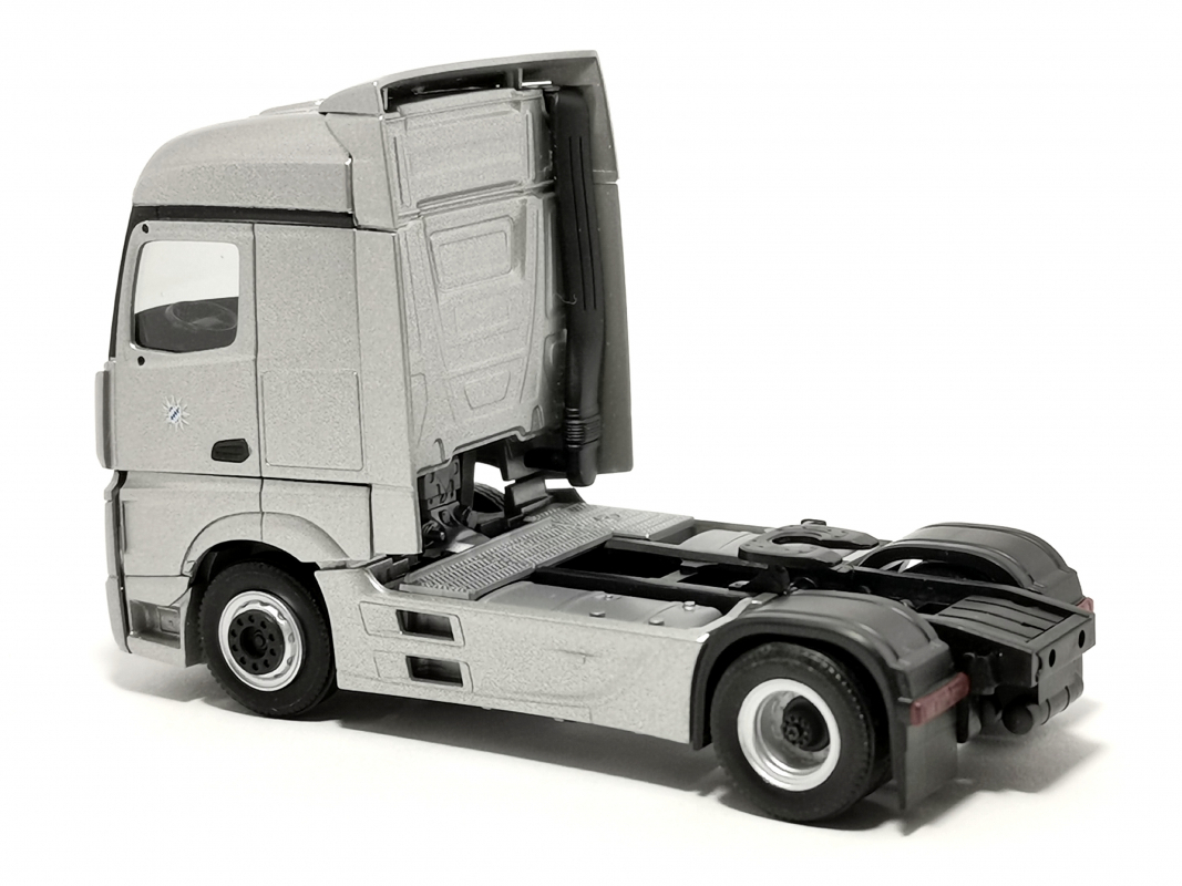 Mb Actros Streamspace 2.5 ohne Sonnenblende „Polizei Bayern“ Herpa