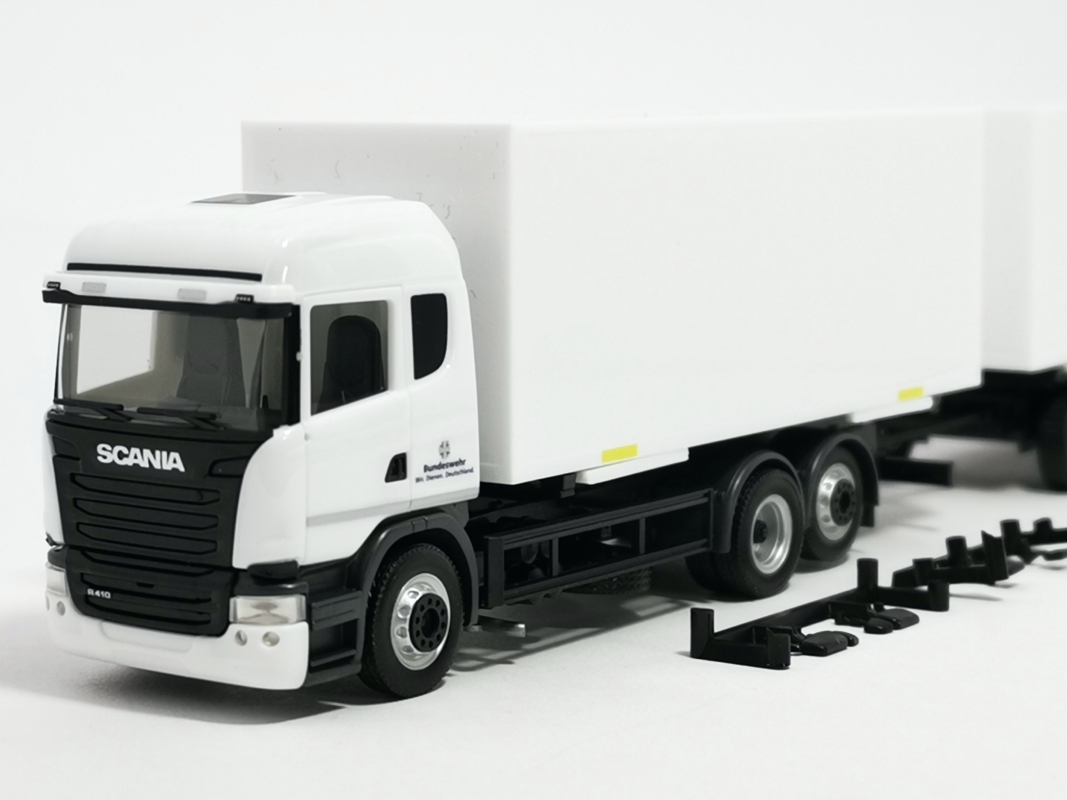 746830 Scania R `13 HL Wechselkoffer-Hängerzug „Bundeswehr Fahrschule“ Herpa