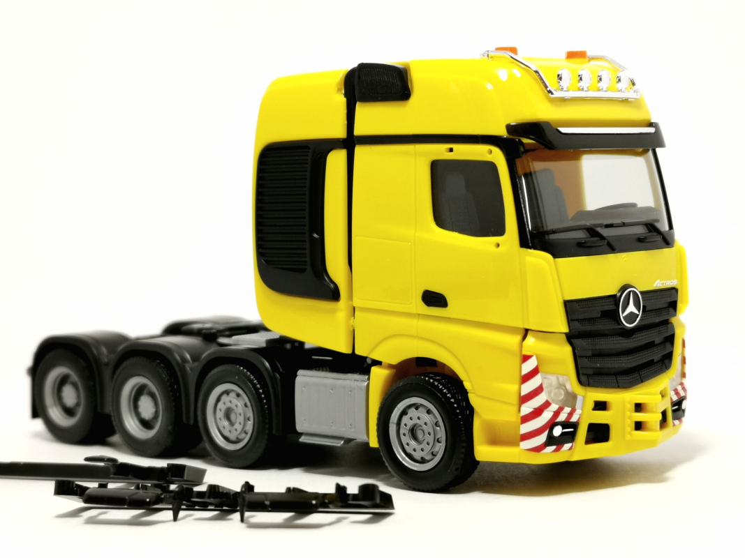 304368-004 Mb Actros Gigaspace SLT, verkehrsgelb Herpa*SALE