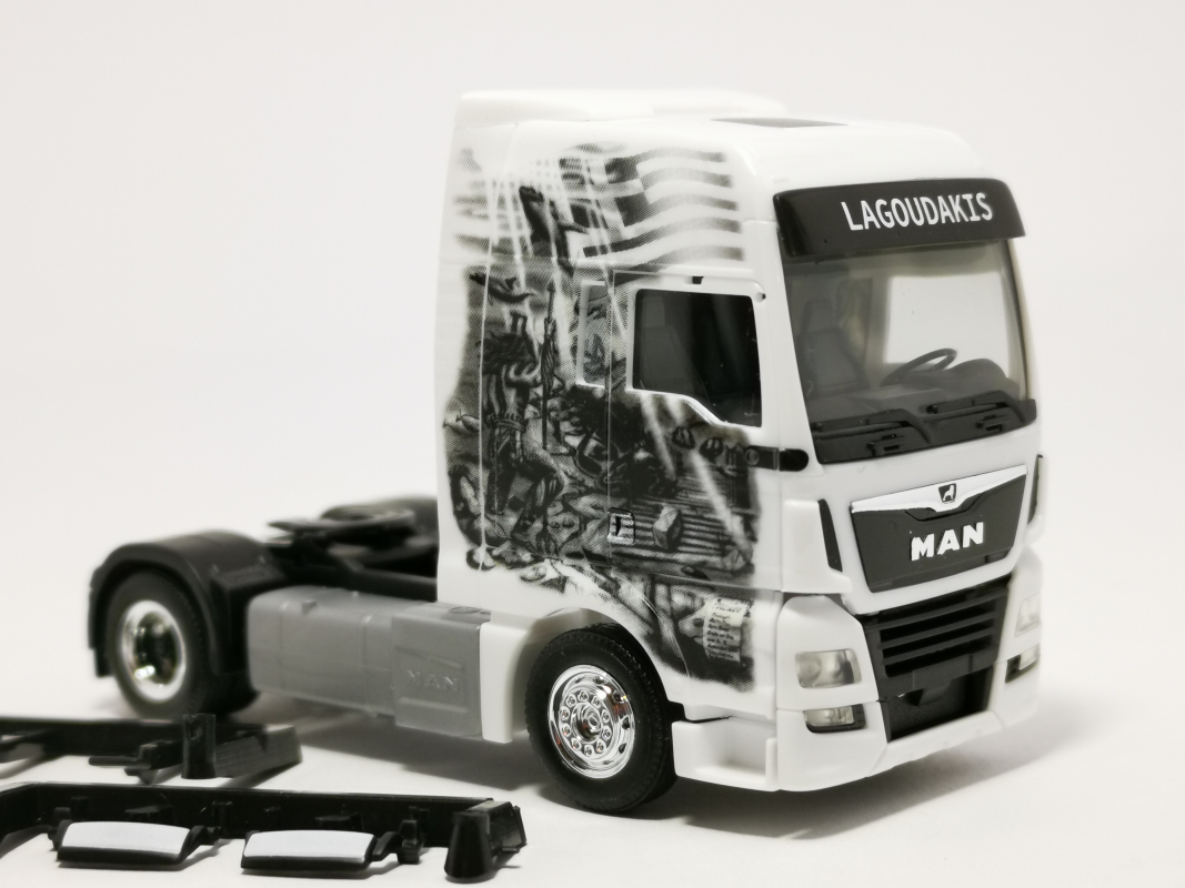 314480 MAN TGX XXL Zugmaschine „Lagoudakis 2 / Poseidon, Gott des Meeres“ Herpa