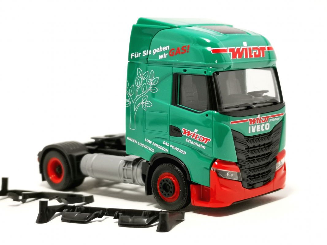 Iveco S-Way LNG Zugmaschine 2a „Wildt“ Herpa