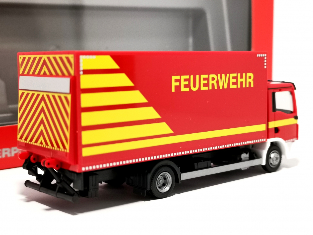 096829 MAN TGL CC Koffer-LKW mit Ladebordwand „Feuerwehr Einsatzleitung“ Herpa